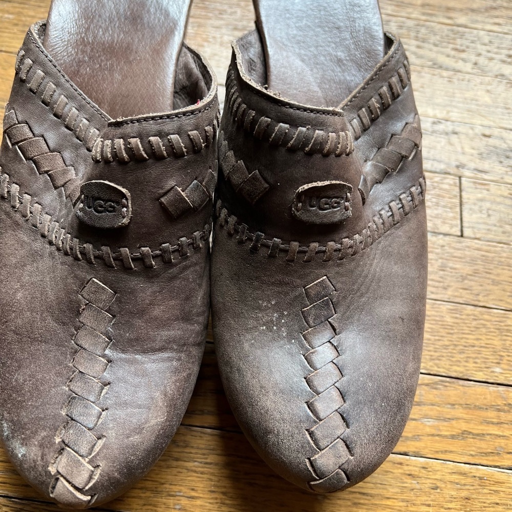 UGG CLOGS
